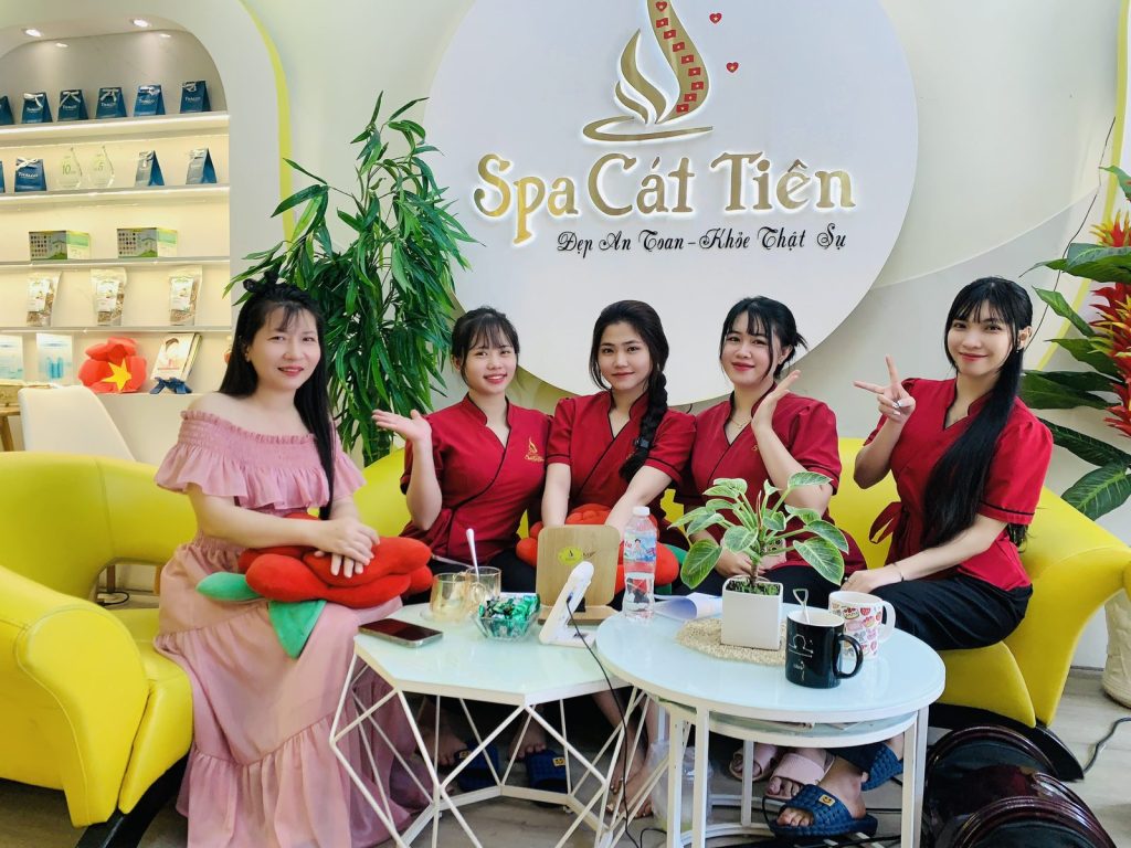 Đội ngũ kỹ thuật viên Spa Cát Tiên